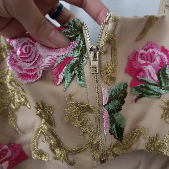 Medium Fashion Nova 2 Piece Set - Gold Lace With Pink Floral Print - Picture 4 of 11